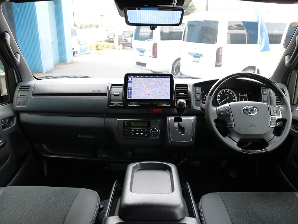 令和５年式　ハイエースＶ　スーパーＧＬ　特別仕様車「ダークプライムⅡ」　２８００ｃｃ　ディーゼル　２ＷＤ　両側パワースライドドア付き　走行20,070ｋｍ