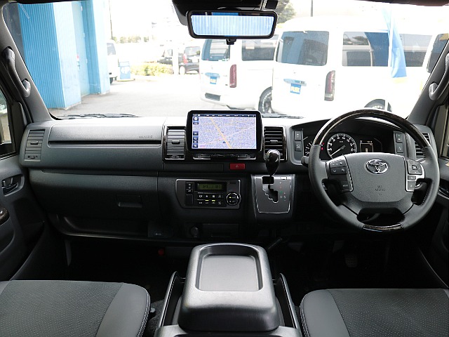 令和５年式　ハイエースＶ　スーパーＧＬ　特別仕様車「ダークプライムⅡ」　２８００ｃｃ　ディーゼル　２ＷＤ　両側パワースライドドア付き　走行20,070ｋｍ