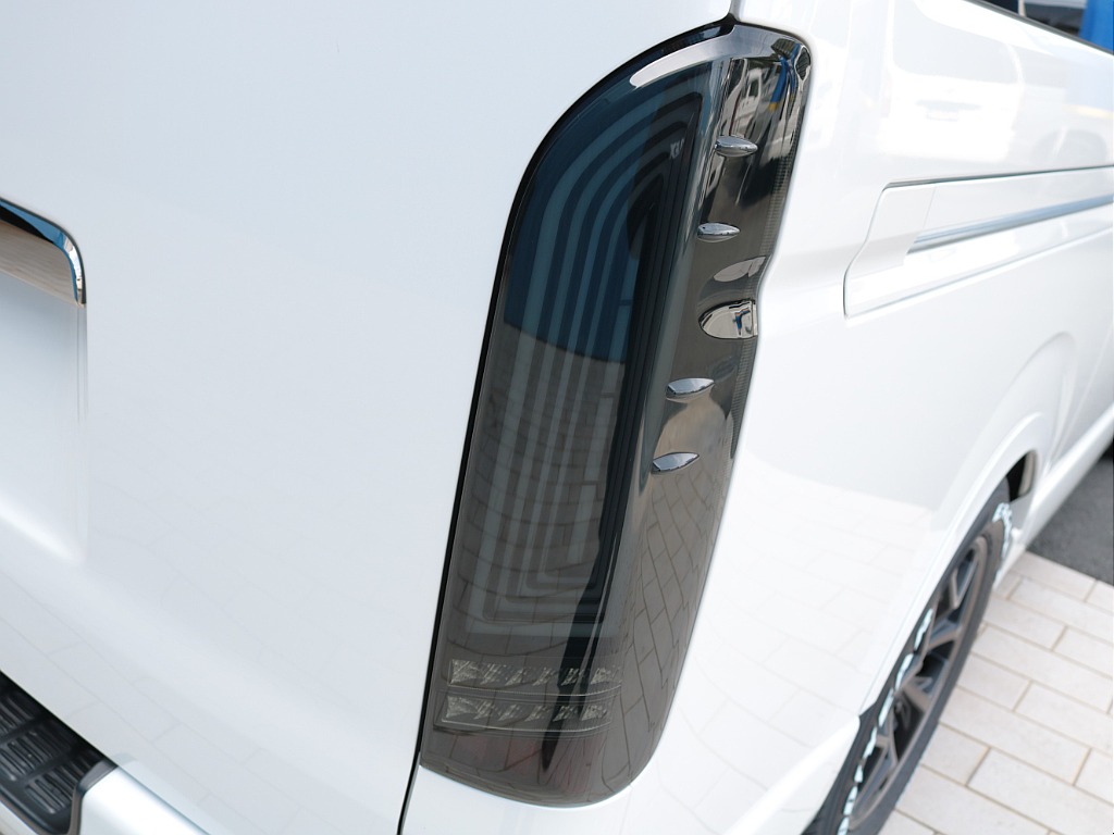 新品のＦＬＥＸネオトレースＬＥＤテールランプを装着しました！