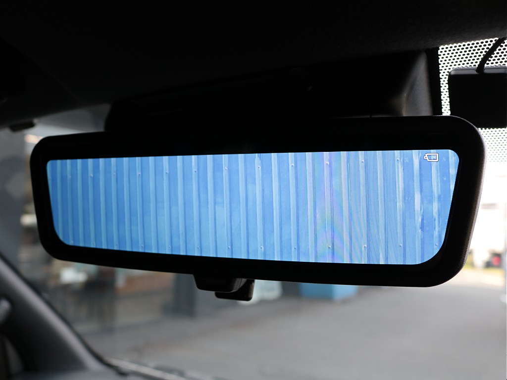 新車時オプションのデジタルインナーミラーも完備！