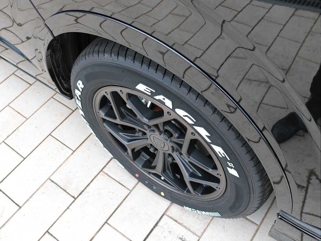 ダウンルックにも効果的なＦＬＥＸオーバーフェンダーでよりスタイリッシュに仕上がりに！