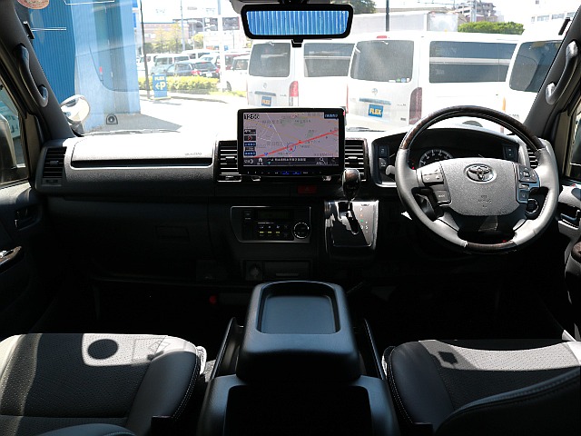 登録済み未使用車！　ハイエースＶ　スーパーＧＬ　特別仕様車「ダークプライムⅡ」　２８００ｃｃ　ディーゼル２ＷＤ　両側パワースライドドア付き