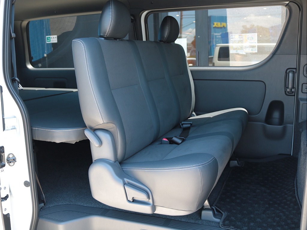 セカンドシート　２段階調整式スライド・リクライニングも可能です！
