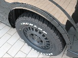 ワイルド感を引き立てるＦＬＥＸオリジナルオーバーフェンダーを装着しました！