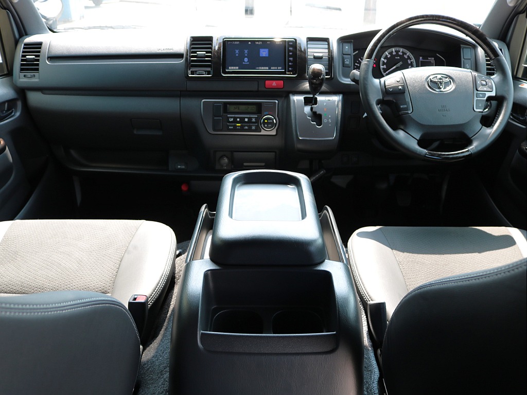 令和７年式　ハイエースＶ　スーパーＧＬ　特別仕様車「ダークプライムⅡ」　２８００ｃｃ　ディーゼル　２ＷＤ　両側パワースライドドア付き　走行9,500ｋｍ