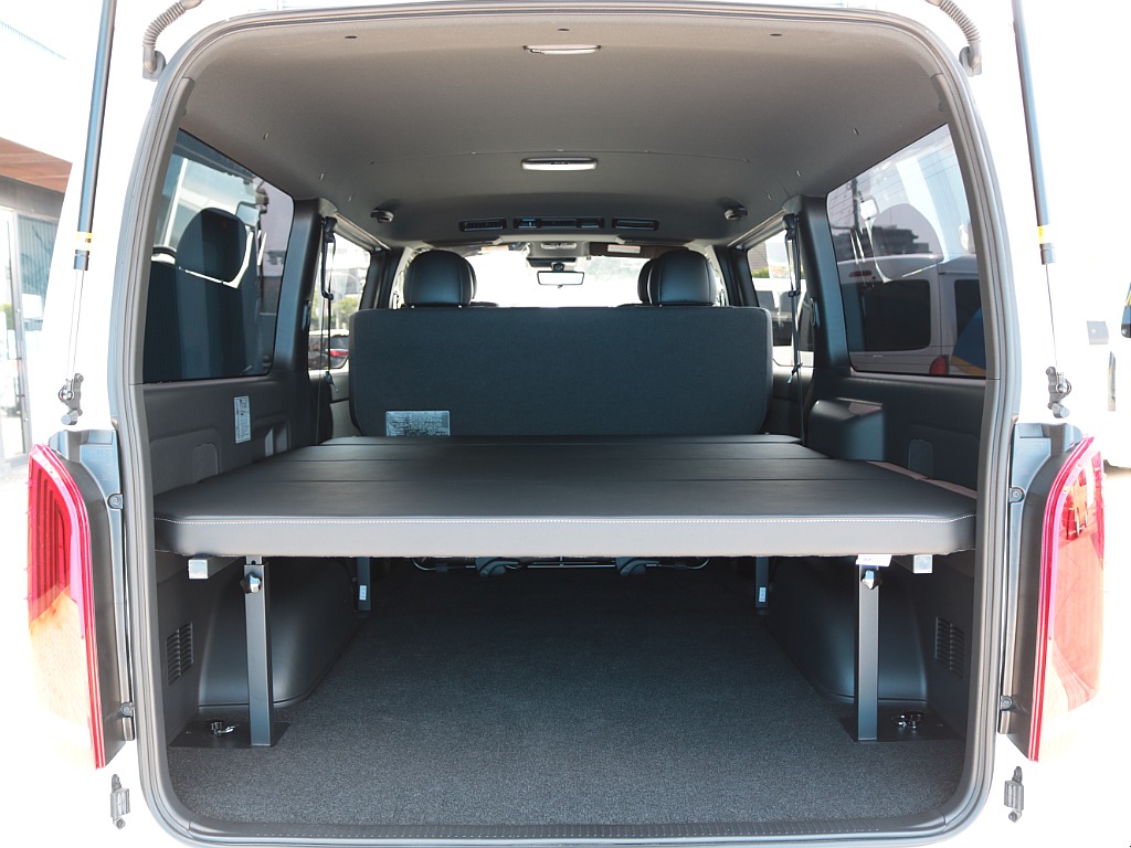 新品ＦＬＥＸベッドキット付き！大人でも楽に横になれます！車中泊もできちゃいますね♪使い方が広がる人気のカスタムです！