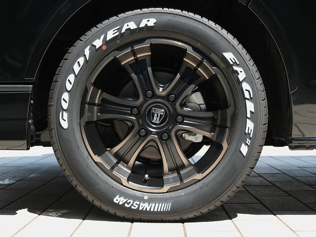 足元はＦＬＥＸバルベロディープス１７インチＡＷ＆グッドイヤーでナスカータイヤスタイリッシュに☆彡