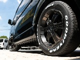 足元はＦＬＥＸバルベロディープス１７インチＡＷ＆グッドイヤーナスカータイヤスタイリッシュに☆彡