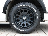 足元はデルタフォース１６インチアルミホイール ＆ＴＯＹＯオープンカントリーＲＴタイヤでスタイリッシュに☆彡