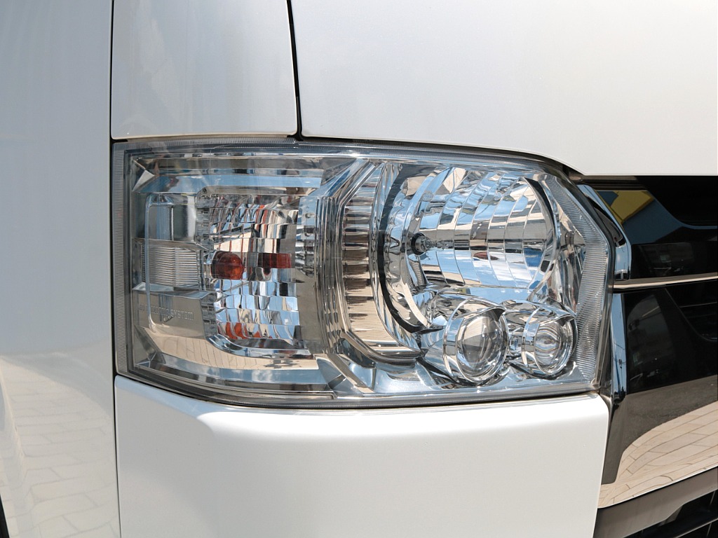 LEDヘッドライトをクリアスモーク化してクールな目元に☆彡