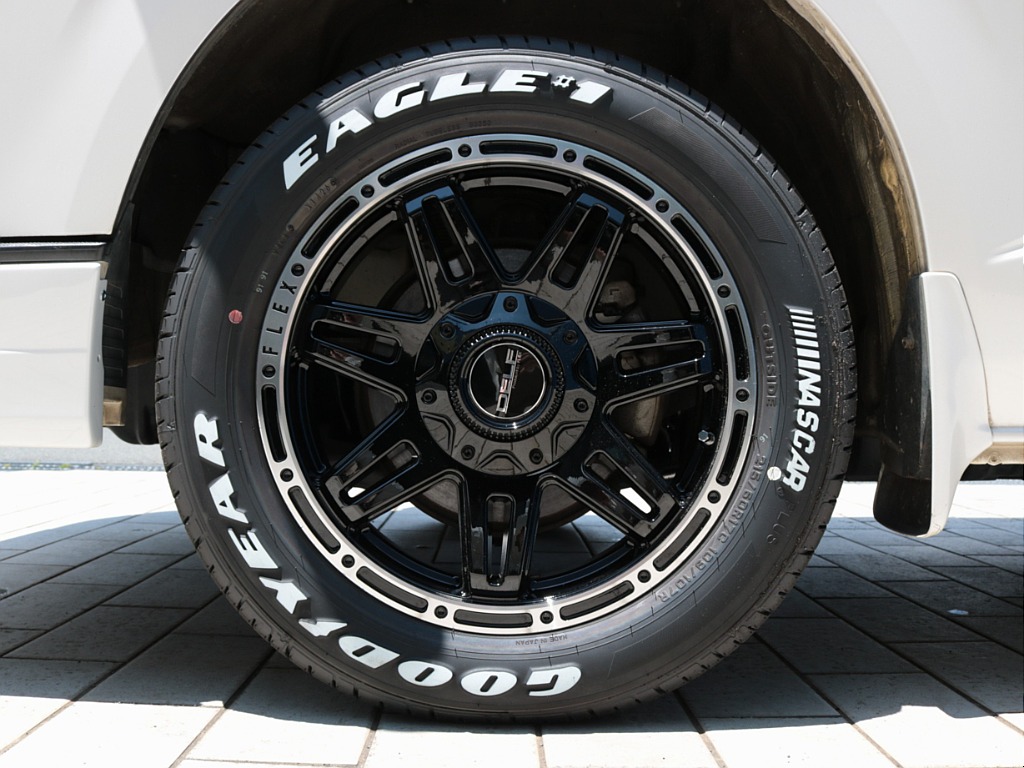 グッドイヤーナスカータイヤ＆ＦＬＥＸデルフ04ホイールでスタイリッシュに！どちらも新品です(^^ボディ同色のマッドガードも付いています♪
