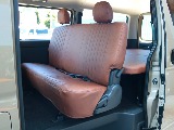 クラシックな生地が車内を温かみのある雰囲気に仕上げます♪