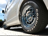 足元はグッドイヤーナスカータイヤ＆デイトナ16インチホイールでスタイリッシュに☆彡