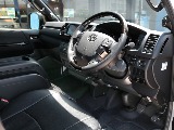 マホガニー調黒木目コンビハンドルで落ち着いたシックな高級感を車内に☆彡