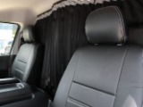 センター間仕切りカーテンで大きな車内空間をより使いやすく?