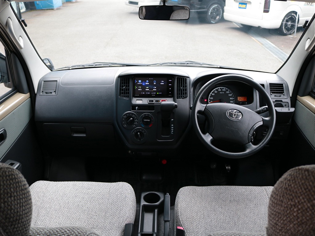 令和１年式　タウンエースＧＬベース　ＦＬＥＸＭＯＬ(モル)　アクティーバ内装施工済み　1,500Ｇ　2ＷＤ　走行４1,550ｋｍ　車検１年受け渡し　4ナンバー登録　5人乗り登録