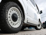 足元はＦＬＥＸコロラド１６１６インチアルミホイール＆ＴＯＹＯオープンカントリーＲＴでスタイリッシュに！