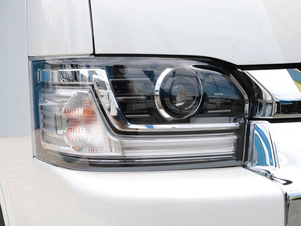 Bi-Beam LEDヘッドランプで運転中の視界を明るく広くサポート☆彡