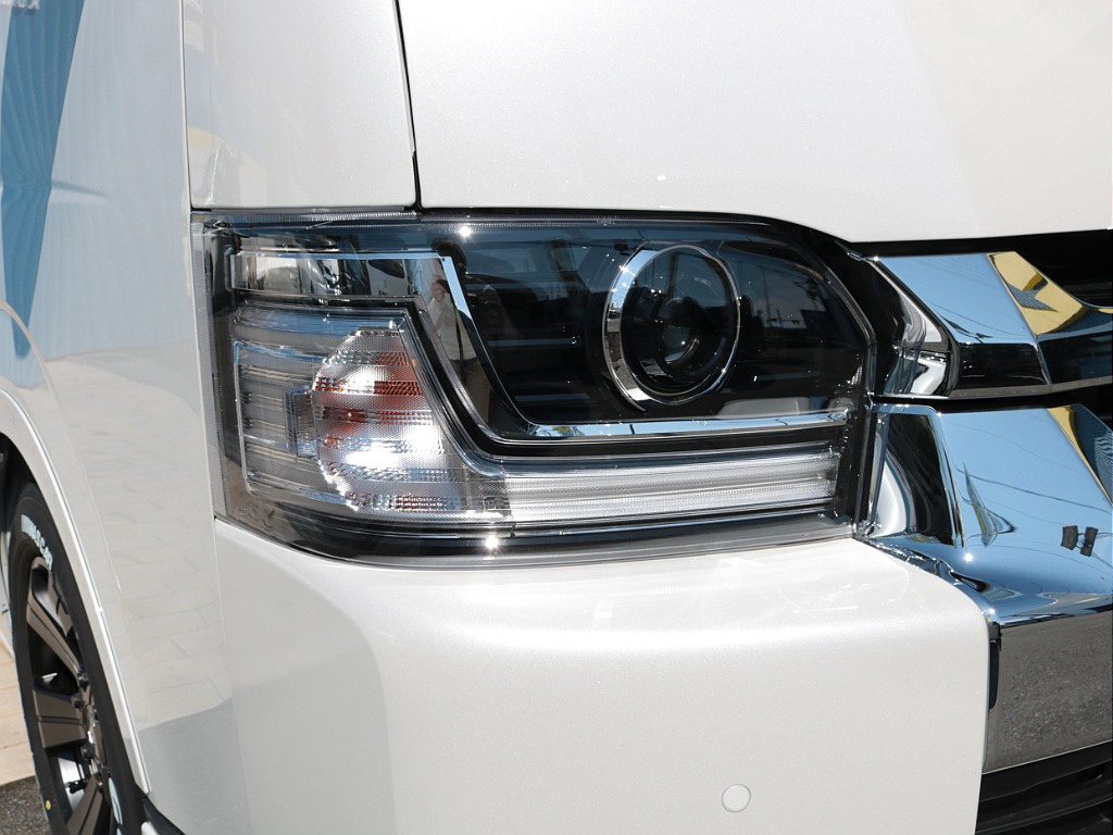 Bi-Beam LEDヘッドランプで運転中の視界を明るく広くサポート☆彡