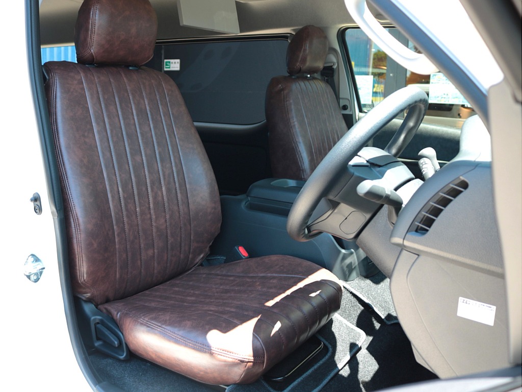 専用シートカバーは長時間のドライブでも疲れにくく、汚れにも強い素材を使用しています♪