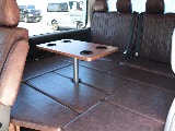 Relaxingは10人乗りのままテーブルやベッドを展開することができます♪