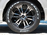 足元はグッドイヤーナスカータイヤ＆ＦＬＥＸデルフ０２１７インチアルミホイールでスタイリッシュに！
