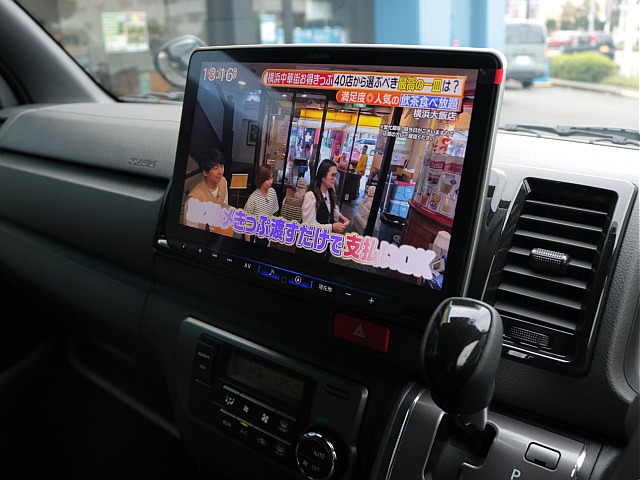 大画面・高画質の11インチのメカレスナビ！スマホミラーリング可能です♪