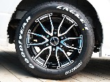 足元はグッドイヤーナスカータイヤとＸデルフ０６１７インチアルミホイールでスタイリッシュに☆彡