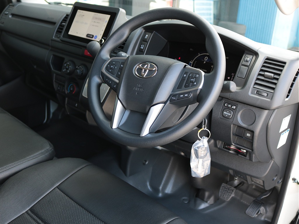 長時間運転も疲れにくいゆったりとした運転席です♪