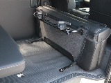 ２列目を跳ね上げると荷室スペースが簡単に作れます♪