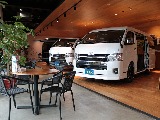 カフェのような店内。くつろぎながらお過ごし頂けます。