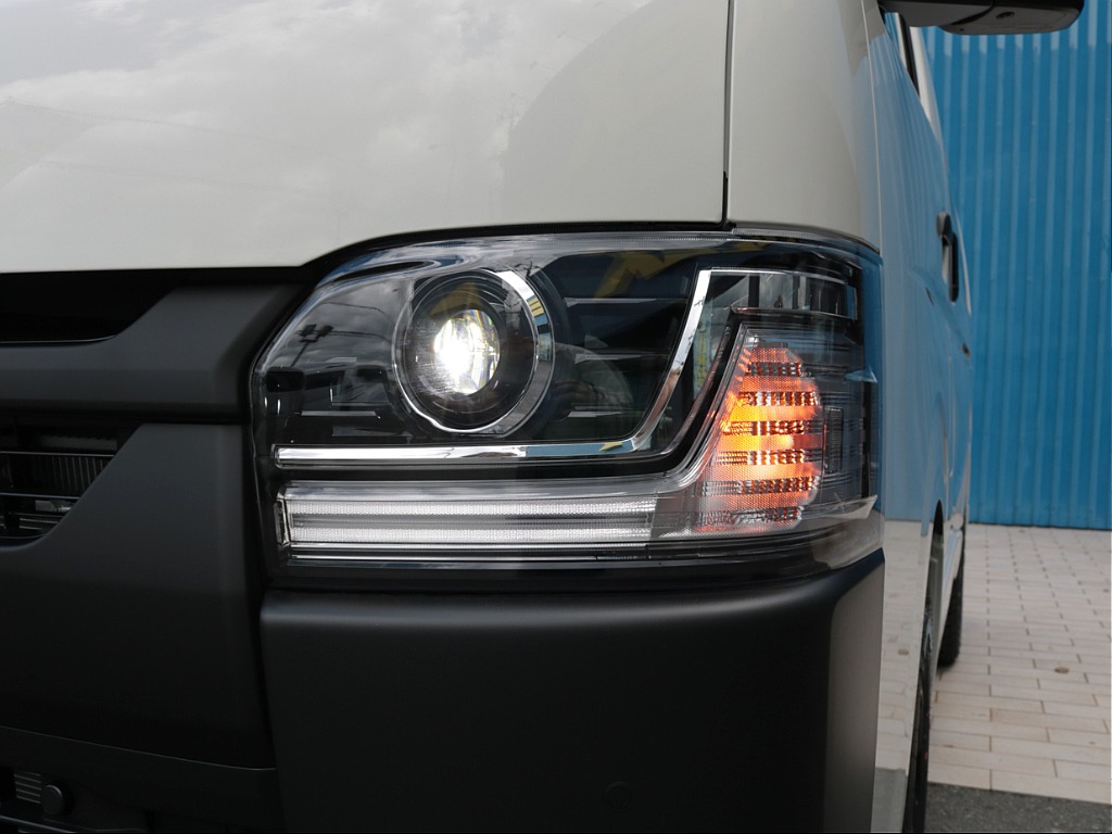 Bi-BeamLEDヘッドランプ装装着。前方を明るくムラなく照らします！