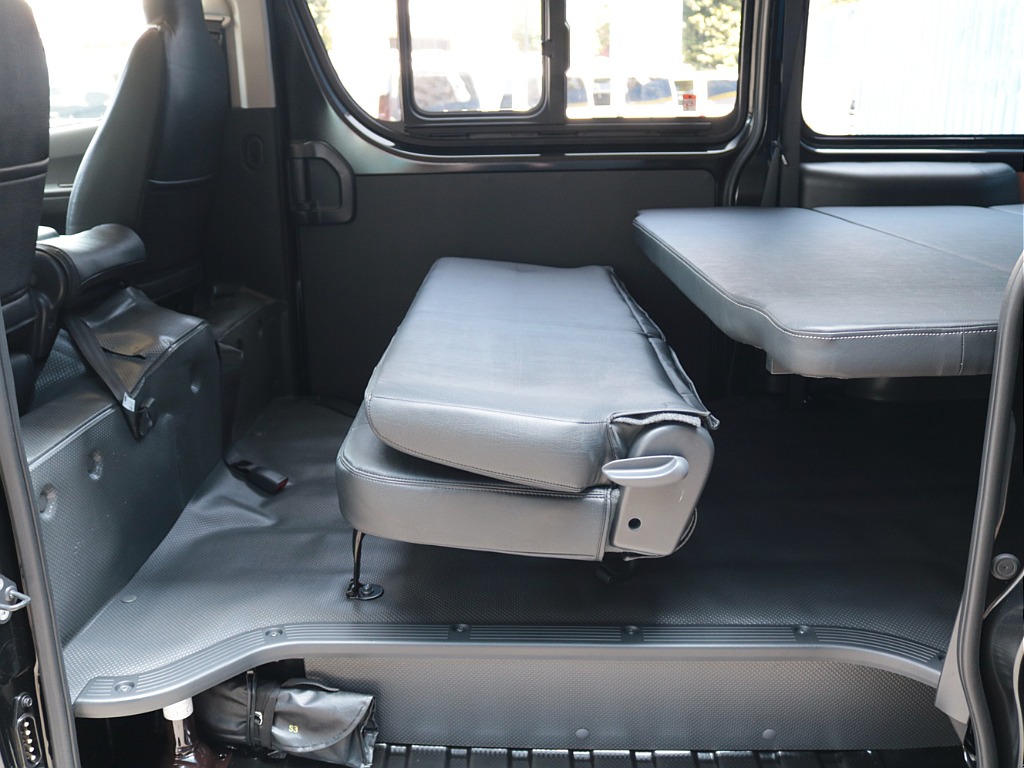 荷室を広く使えるローバックシートです(^^)