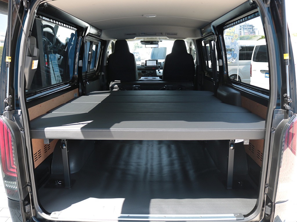 後部座席を跳ね上げることで、広大な荷室空間を確保！人も荷物も用途に合わせて柔軟に対応できます♪