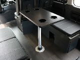 取り外し可能なセンターテーブル付きで快適さアップ！
