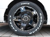 足元はＦＬＥＸデルフ０３ １７インチアルミホイール＆ナスカータイヤでスタイリッシュに！