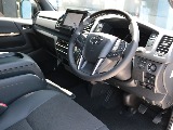 運転席もすっきりとしたデザインで快適です♪