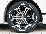 足元はヨコハマパラダタイヤ＆ＦＬＥＸデルフ０２ １７インチホイールでかっこよさと安定性を！