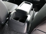 車内の快適性を高めるドリンクホルダーを装備♪