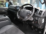 運転席もすっきりとしたデザインで快適です♪