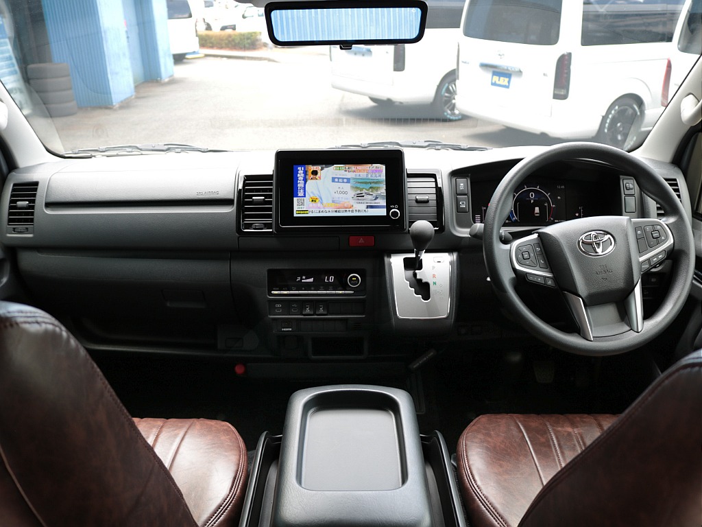 新車　ガソリン車　2000ｃｃ　５人乗り　シートアレンジVer４