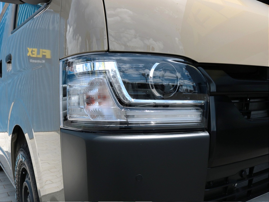 Bi-BeamLEDヘッドランプ装着。前方を明るくムラなく照らします！