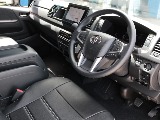 シンプルでスタイリッシュな運転席です♪