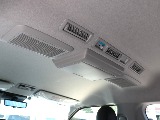 冷たいクーラーの風は天井から出てきます！