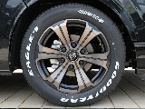 足元はグッドイヤーナスカータイヤ＆ＦＬＥＸバルベログランデ１７インチアルミホイールでスタイリッシュに！