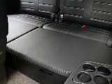 マットの高さは4列目シートと同じなので、広々としたフラットな...