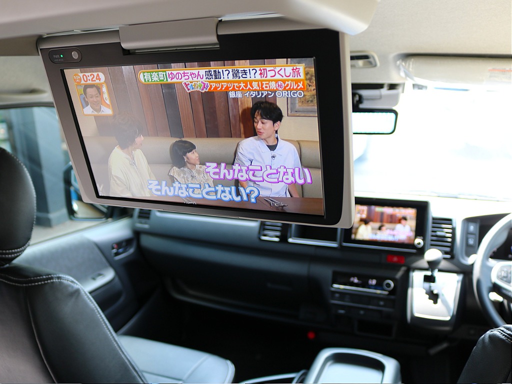 トヨタ純正１２.１インチフリップダウンモニター付き♪遠出も退屈しませんね(^^)/