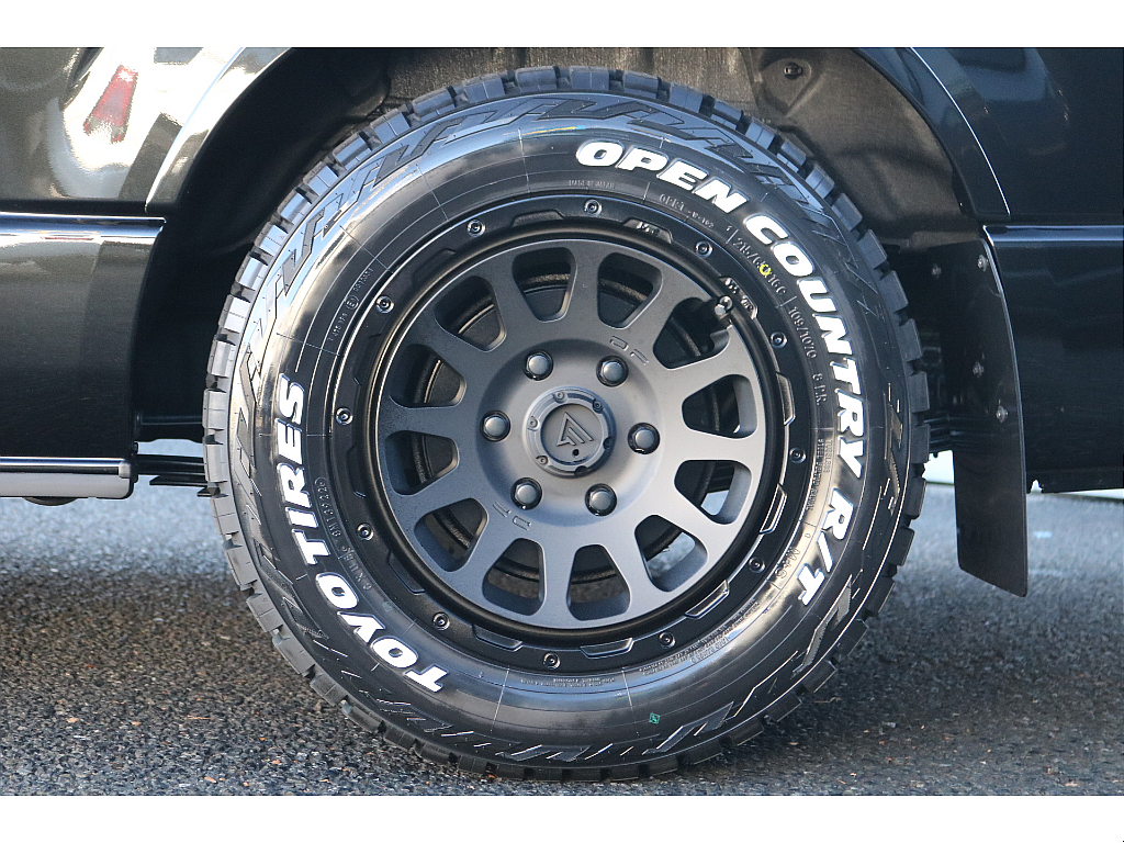 TOYO オープンカントリーR/Tタイヤで悪路にも！