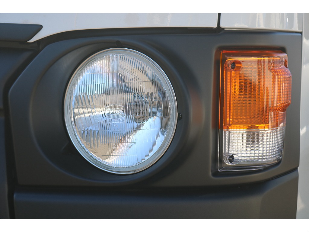 トヨタ ハイエースバン 4ドアバン2.8ディーゼルT DXロング 4WD Re Classic×Wood Village クラシック アルミ キャンピングカー 8ナンバー 神奈川県の詳細画像 その5