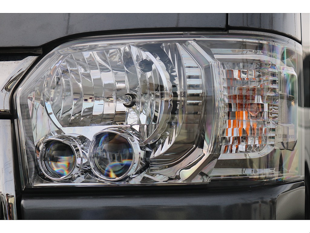 トヨタ ハイエースバン 5D2.0スーパーGLダークプライムⅡロング グレーメタリック フリップアップベッド ローダウン エアロ アルミ LEDテール 神奈川県の詳細画像 その4